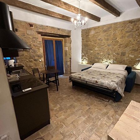 Ferienwohnung Borgo Di Mezzo Castelnuovo dellʼAbate Exterior foto