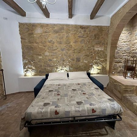 Ferienwohnung Borgo Di Mezzo Castelnuovo dellʼAbate Exterior foto