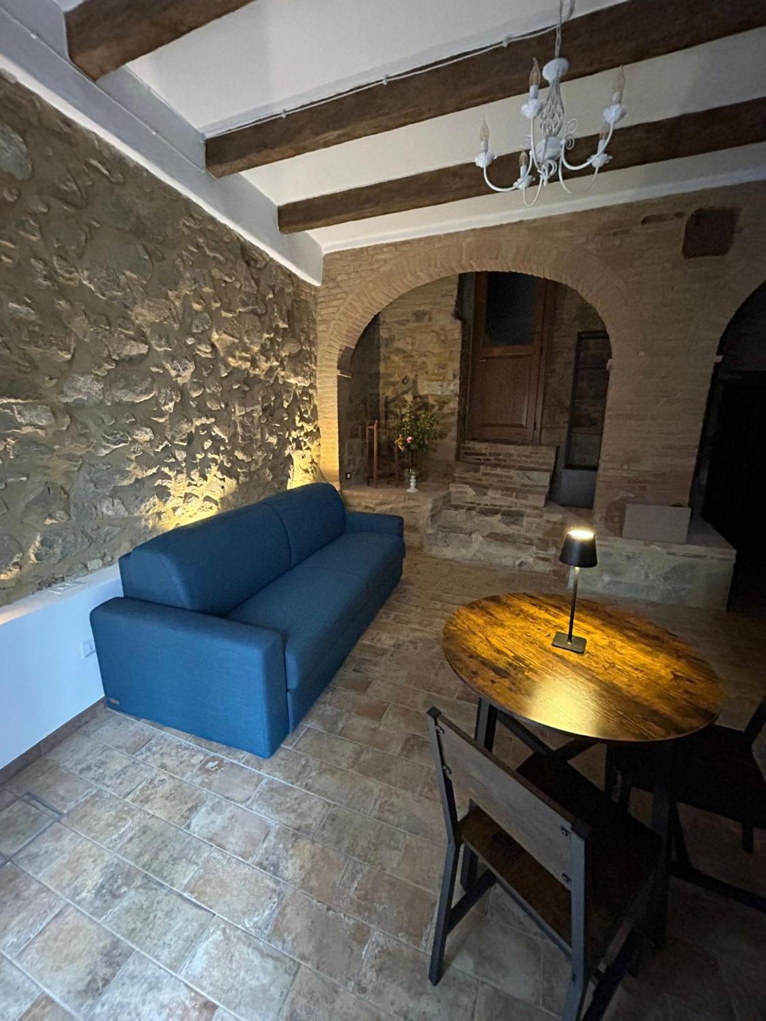 Ferienwohnung Borgo Di Mezzo Castelnuovo dellʼAbate Exterior foto