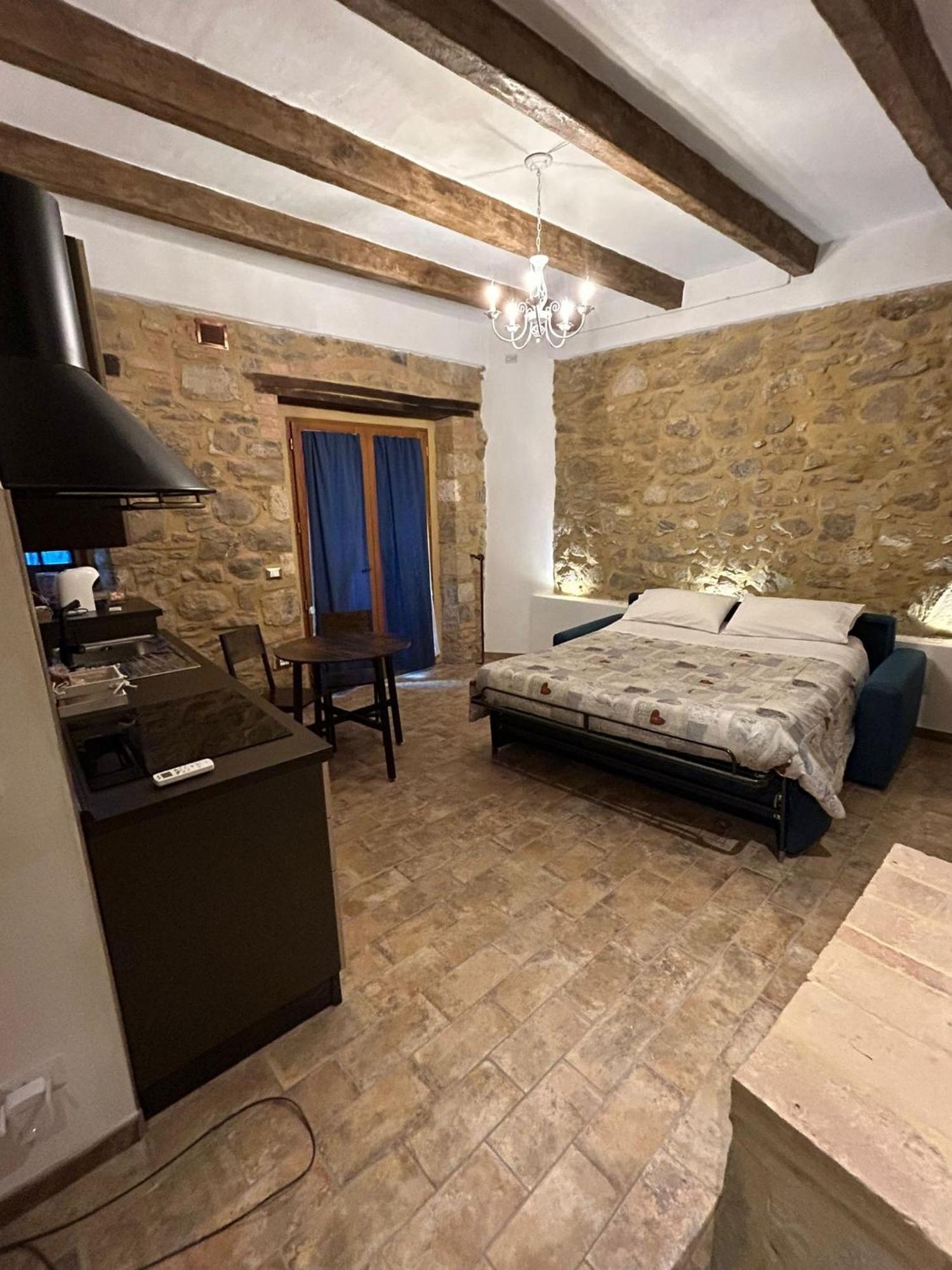 Ferienwohnung Borgo Di Mezzo Castelnuovo dellʼAbate Exterior foto
