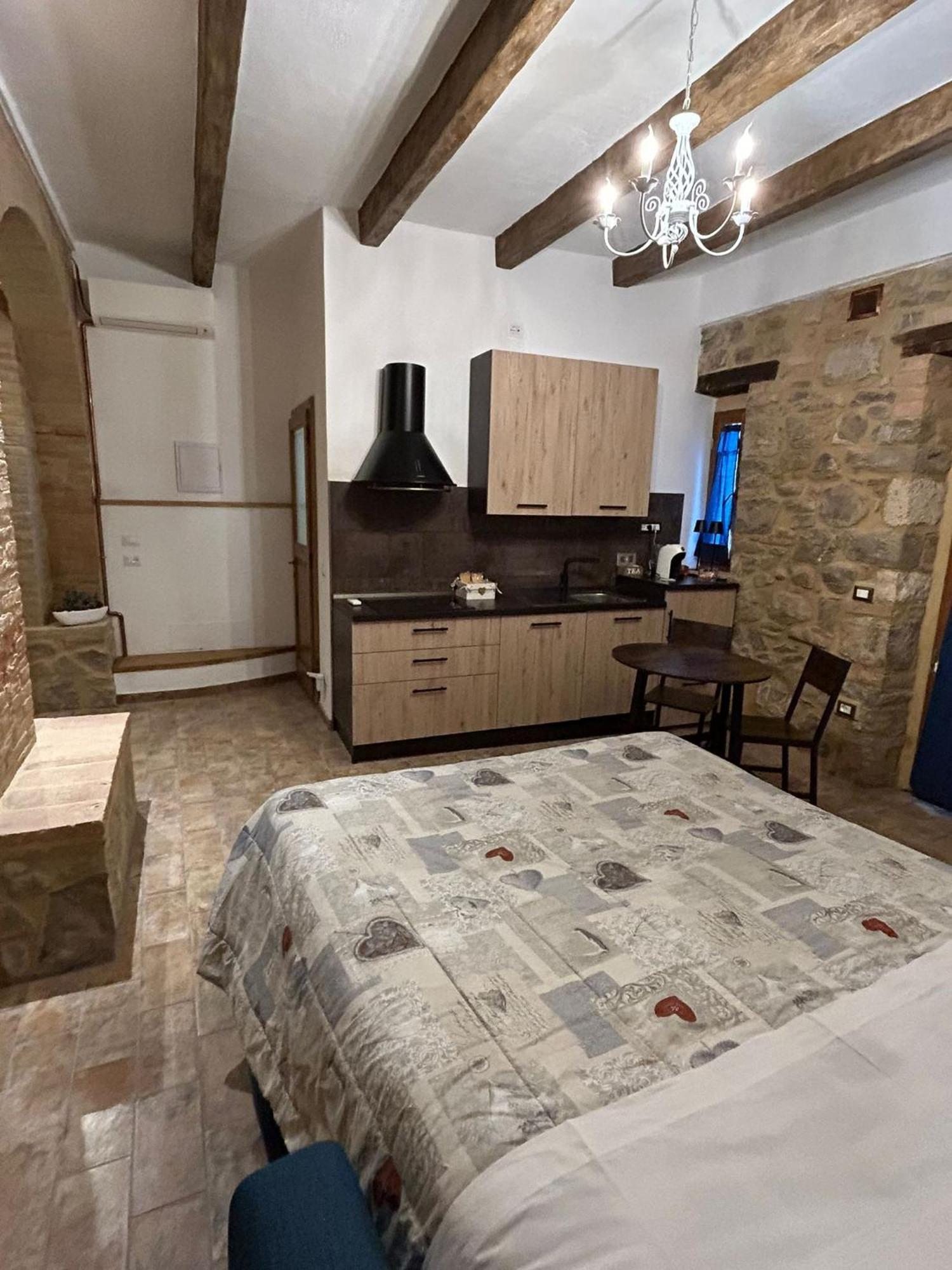 Ferienwohnung Borgo Di Mezzo Castelnuovo dellʼAbate Exterior foto