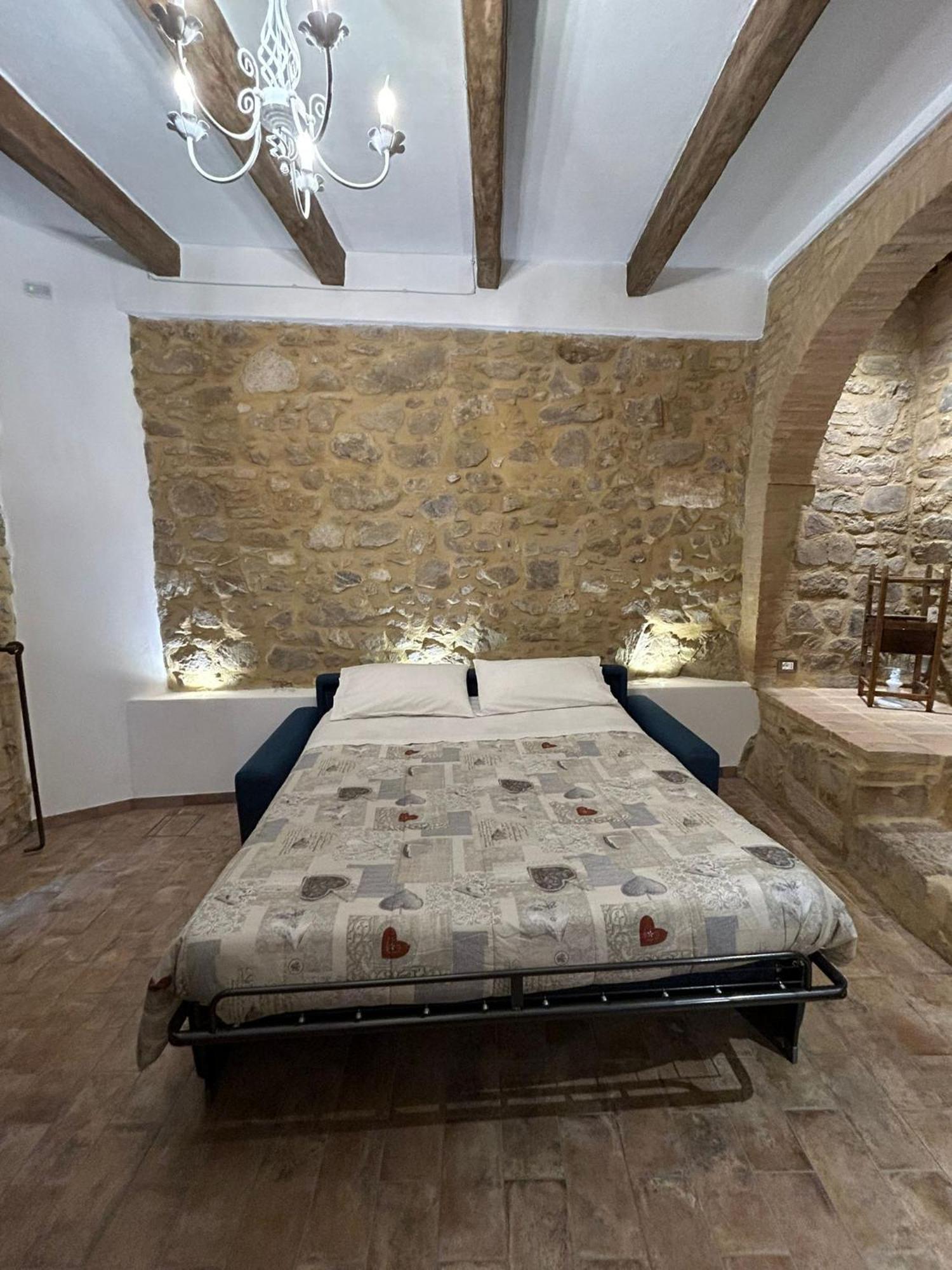 Ferienwohnung Borgo Di Mezzo Castelnuovo dellʼAbate Exterior foto